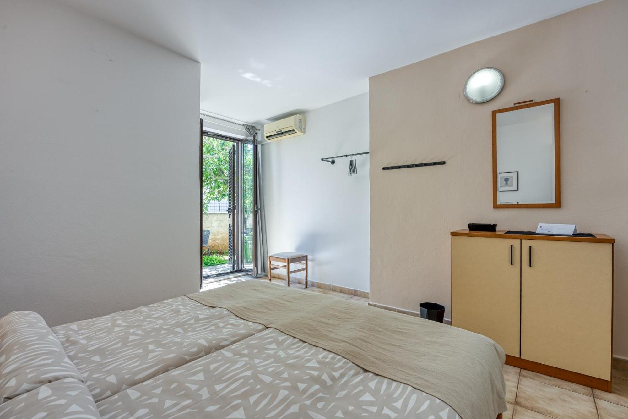 Guest House Jolanda Медулин Экстерьер фото